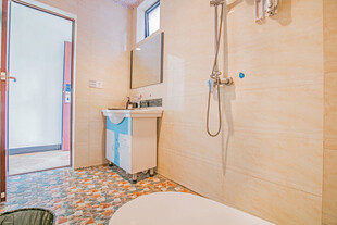 现代简约风温馨浴室一角