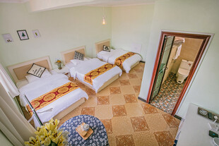 温馨整洁的酒店客房空间