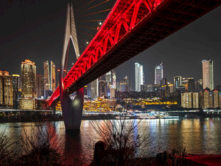 重庆夜景中的千厮门大桥