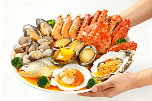 丰盛海鲜拼盘诱人呈现