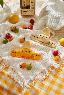 可爱木质玩具摆拍画面