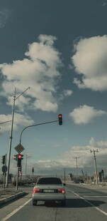 公路行车蓝天白云景象