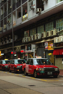 香港街头的红色出租车