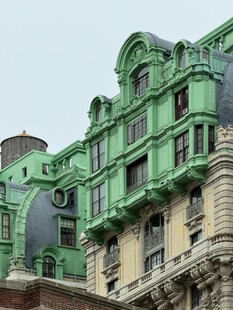 复古绿色建筑外观