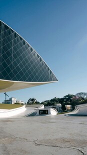 现代风格独特建筑外观