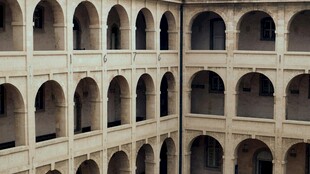 罗马风格多层拱形建筑