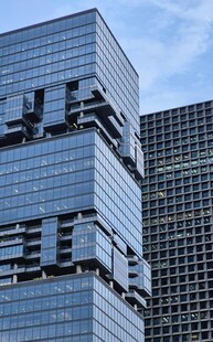 现代风格玻璃幕墙写字楼