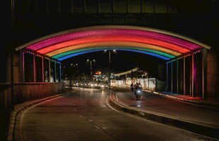 夜晚彩虹桥道路景观