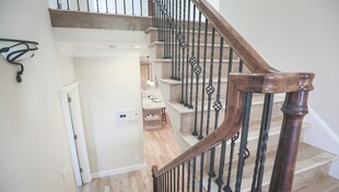 木质精美楼梯室内场景