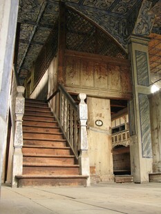 复古木质楼梯 尽显岁月痕迹