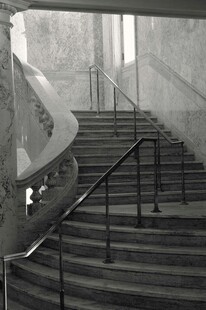 复古风格室内旋转楼梯