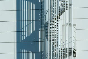 现代建筑独特螺旋楼梯