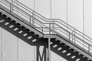 工业风金属楼梯