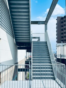 户外钢结构楼梯建筑景观