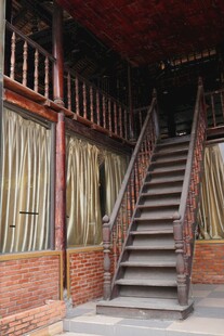 古旧木质楼梯 传统建筑风