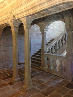 复古风格室内拱形楼梯