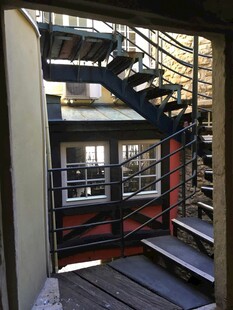 室内工业风金属楼梯设计