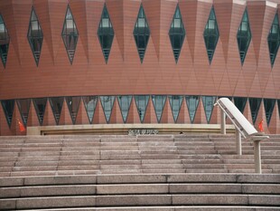 独特建筑外观与阶梯