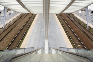 现代风格自动扶梯内部景观