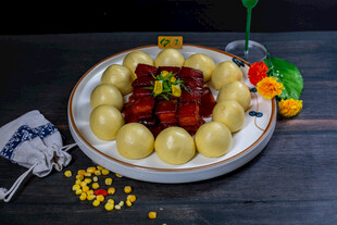 美味红烧肉配精致面点