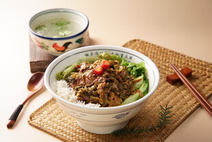 美味牛肉盖饭 搭配小食