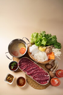 丰盛日式寿喜烧食材组合