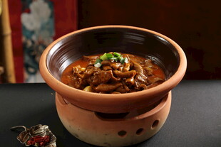 酸菜肥肠  陶制瓦罐炖美味牛肉