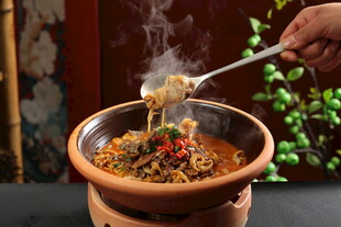 热气腾腾的  杀猪菜