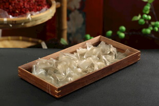 木盘装透明苕粉