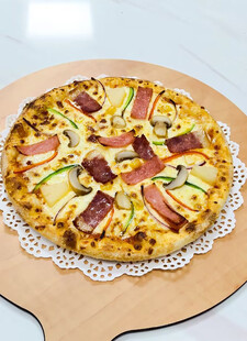 美味培根蔬菜披萨