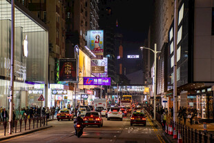 香港夜晚繁华街区