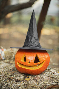 万圣节南瓜灯与女巫帽