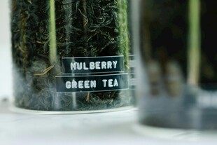 罐装绿茶特写
