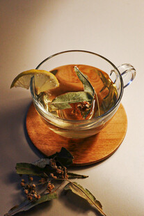 柠檬香叶泡制的清新茶饮