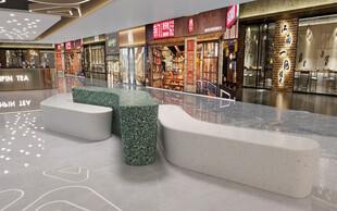 商场内景的时尚休息区域