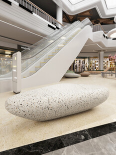 商场室内的艺术雕塑装饰