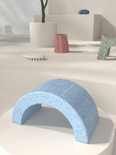 蓝色拱形物件展示场景