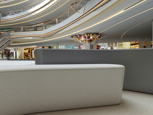 现代商场室内休息区场景