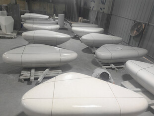 工厂内的白色椭圆形物件