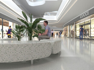 商场内景绿植与休憩的顾客