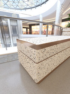 商场内别致的装饰柜台