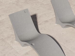 沙滩上的灰色休闲躺椅