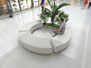 商场内环形座椅上的休憩者