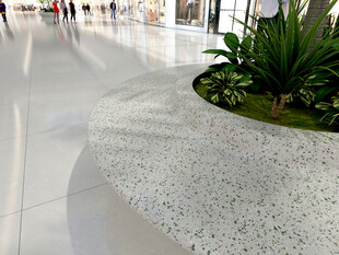 室内水磨石地面与绿植