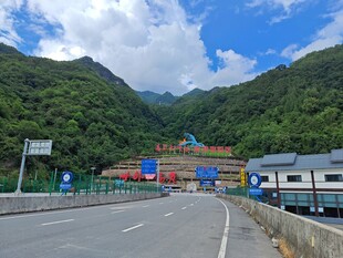 朝天吼漂流景区