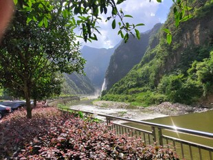 朝天吼漂流景区