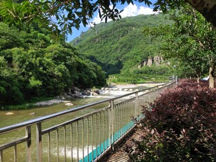 朝天吼漂流景区