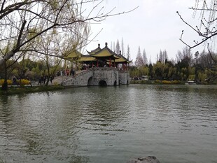 湖畔古亭 尽显江南景致