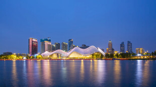 苏州狮山文化广场狮山大剧院夜景