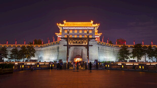 南京长江大桥雄伟桥梁夜景